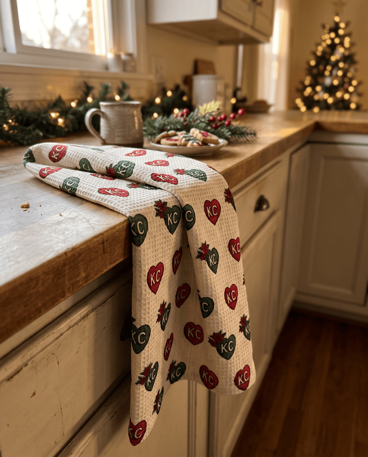 Poinsettia KC Hearts Kitchen Towel - Absorb-lumen